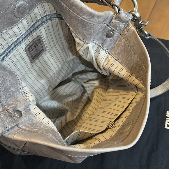 Frye shoulder bag with cross body strap grey excellent used condition - Picture 5 of 12